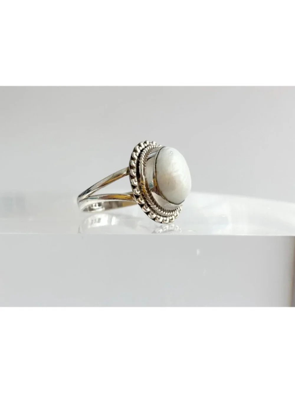 Natural Mother of Pearl Navajo Inspired Sterling Silver 925 Vintage Ring - sz 7